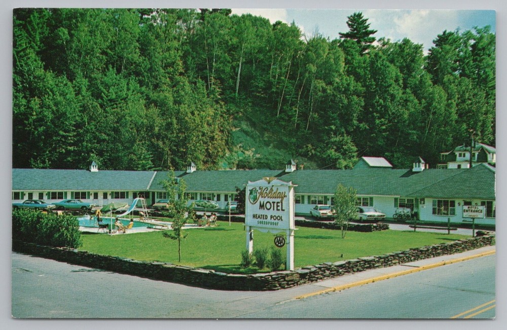 Roadside~Holiday Inn~Pool Area~St Johnsbury Vermont~Vintage Postcard