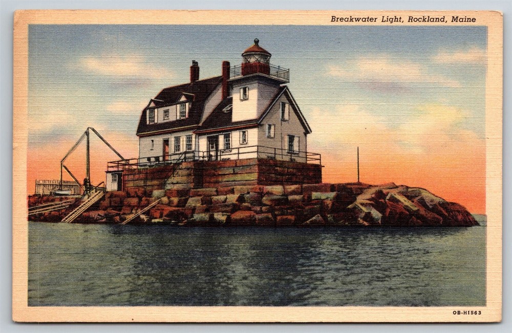 Maine Rockland Breakwater lighthouse linen Postcard, C4