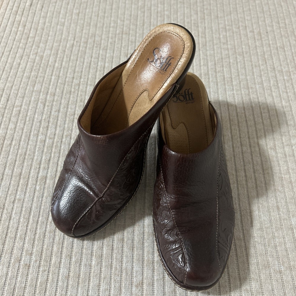 Sofft London Women's Brown Tooled Leather Mules Clogs Shoes 2” Heel  7.5 M (32)