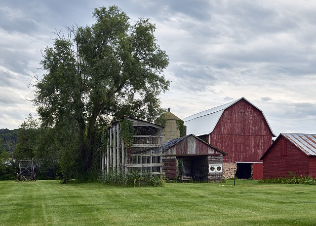 Photo:Sauk County Wisconsin Farm Barns Red Barn 2016 Rural Farmstead