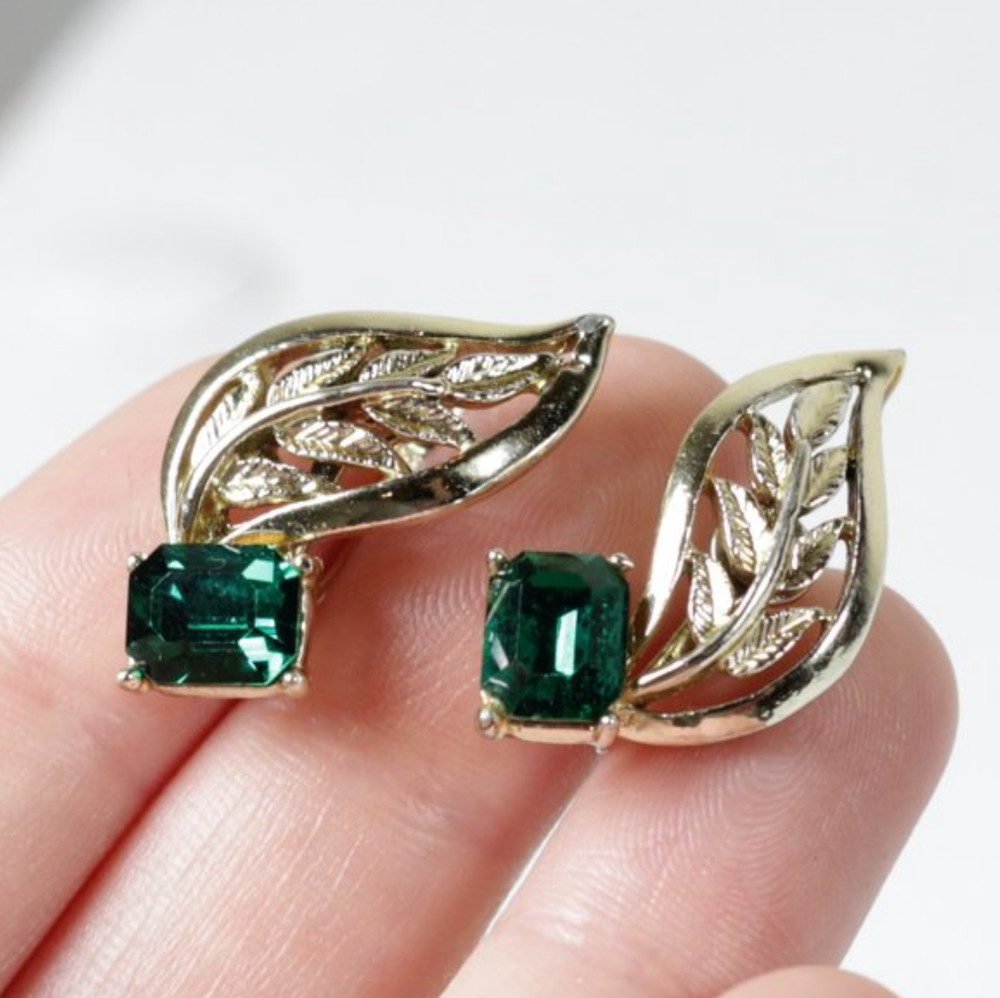 Vintage Coro Signed Gold Tone Leaf Screw Back Earrings with Green Rhinestones