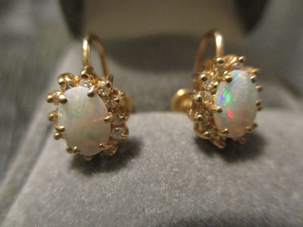 Pair Estate Vintage 14K Solid Yellow Gold Opal CZ Screw Back SM Earrings 3 Grams
