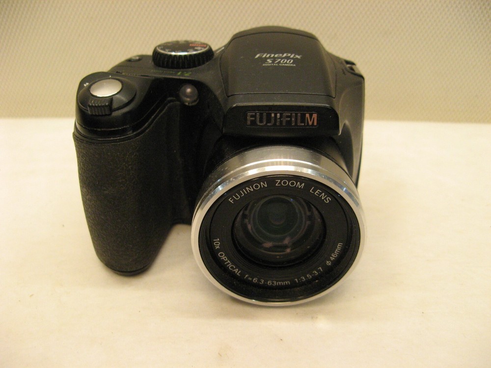 Fujifilm Finepix S700 7.1MP Digital Camera