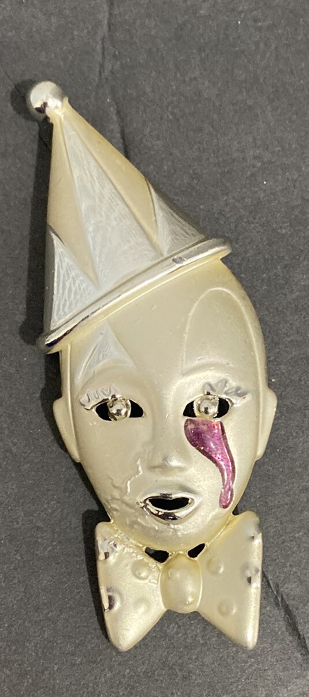 Beautiful Vintage Goldtone Purple Enamel Clown Wearing a Hat Brooch Pin