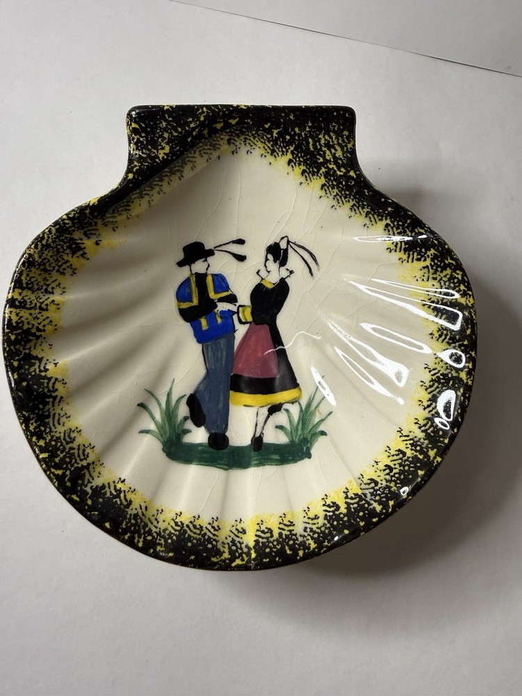 Henriot Quimper France Hand Painted Shell Dish – Breton Couple Faience 4.5”