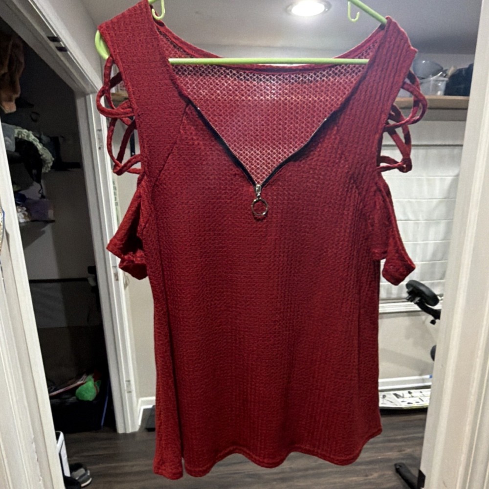 Women's Red Knit Cold Shoulder Short Sleeve V-Neck Zipper Lace Up Blouse M