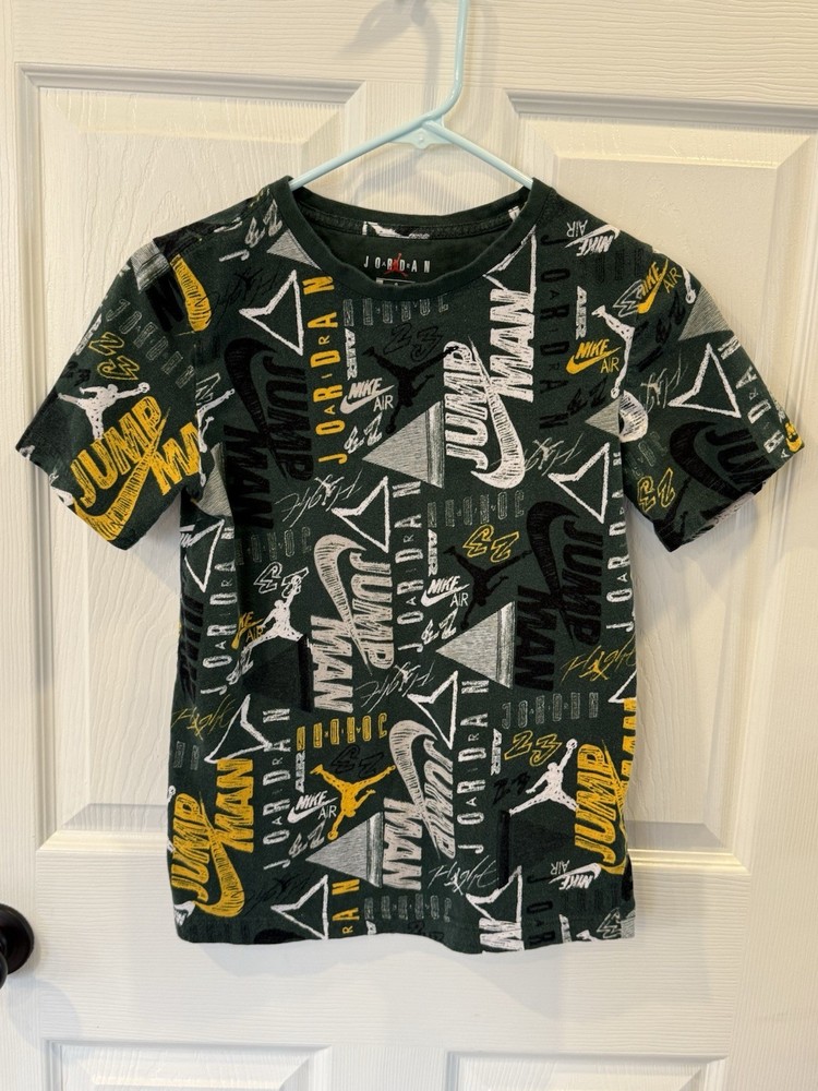 Air Jordan Boys Youth Size Large 12-13 Yrs T-Shirt Jumpman Graffiti Graphic Tee