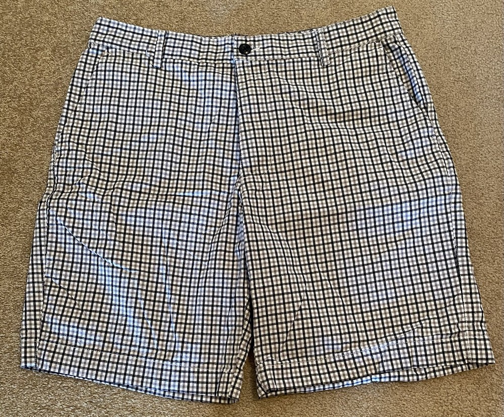 Club Room Men’s Shorts Size 34 Gray White Black Plaid 100% Cotton 9 in Inseam