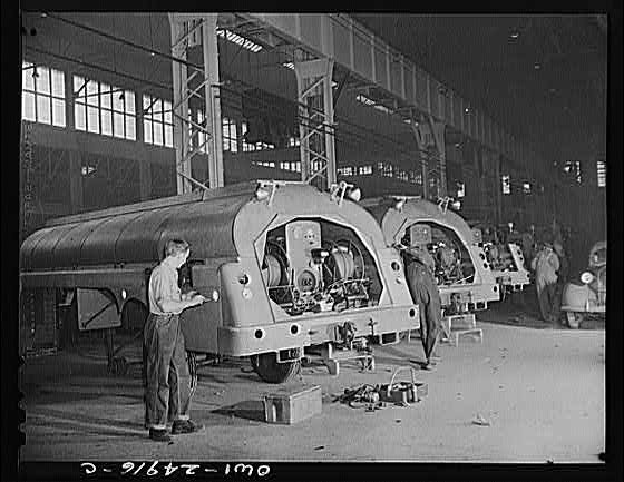 : Milwaukee, Wisconsin. War production workers at the Heil, Untitled photo