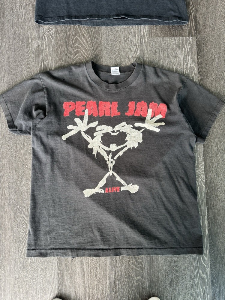 Vintage Pearl Jam Fruit Of The Loom Tag Front And Back Hit Alive Tee Shirt XL