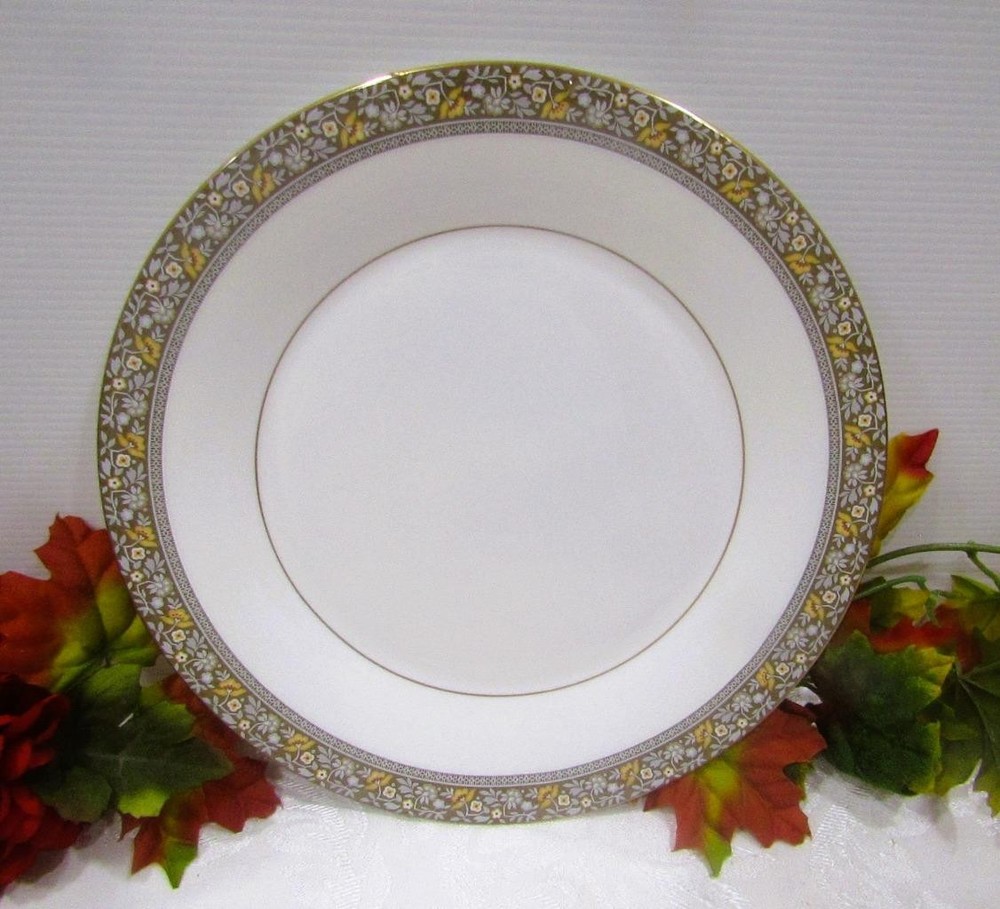 Royal Doulton English Fine Bone China 10.5
