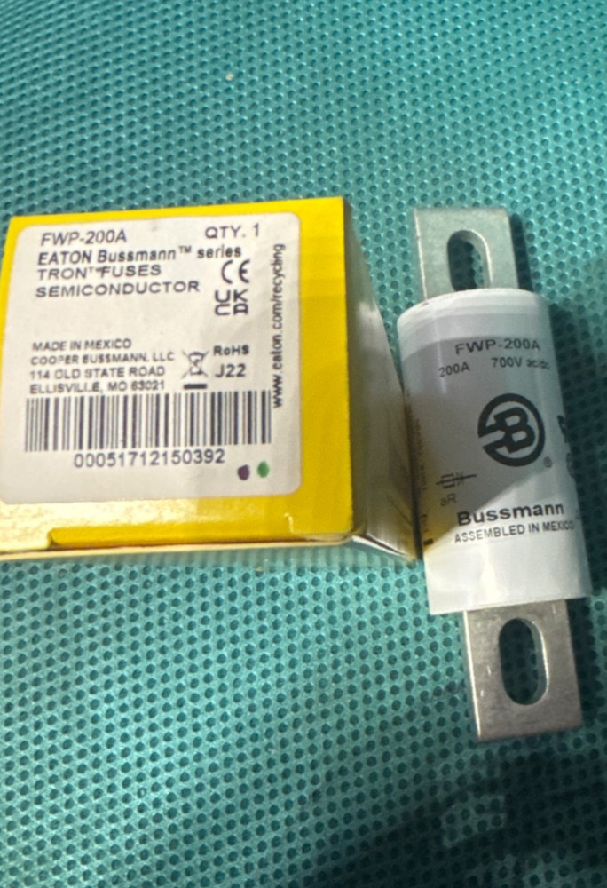 New IN BOX  Bussmann FWH 200A 200 Amp Fuse Semiconductor 500 Volt NEW
