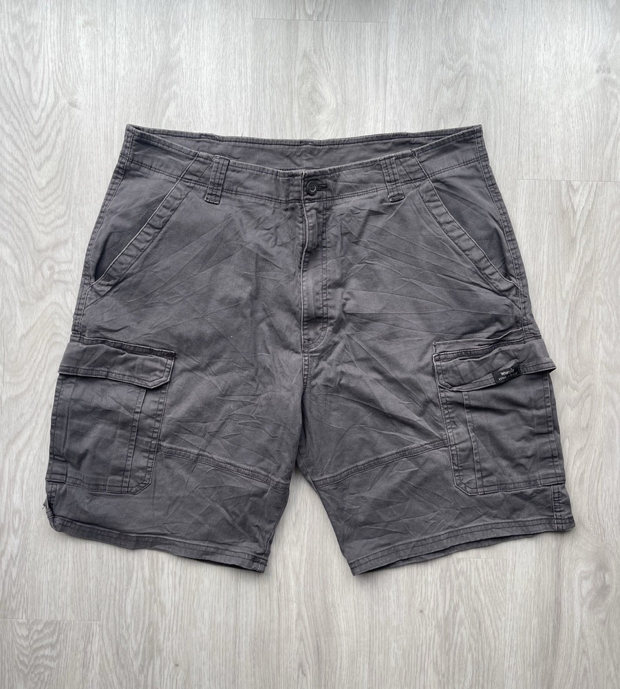 Men’s Wrangler cargo shorts size W38