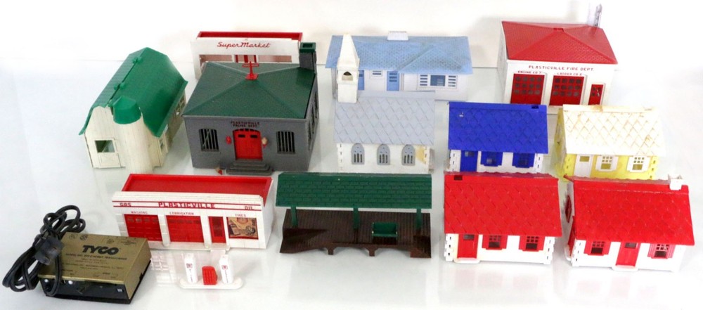 (12) Vintage Plasticville Buildings For HO/O Gauge Train Layouts, Lot 854