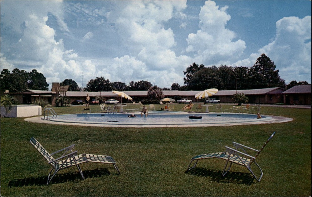 Waycross Georgia Palms Court swimming pool ~ unused postcard sku511