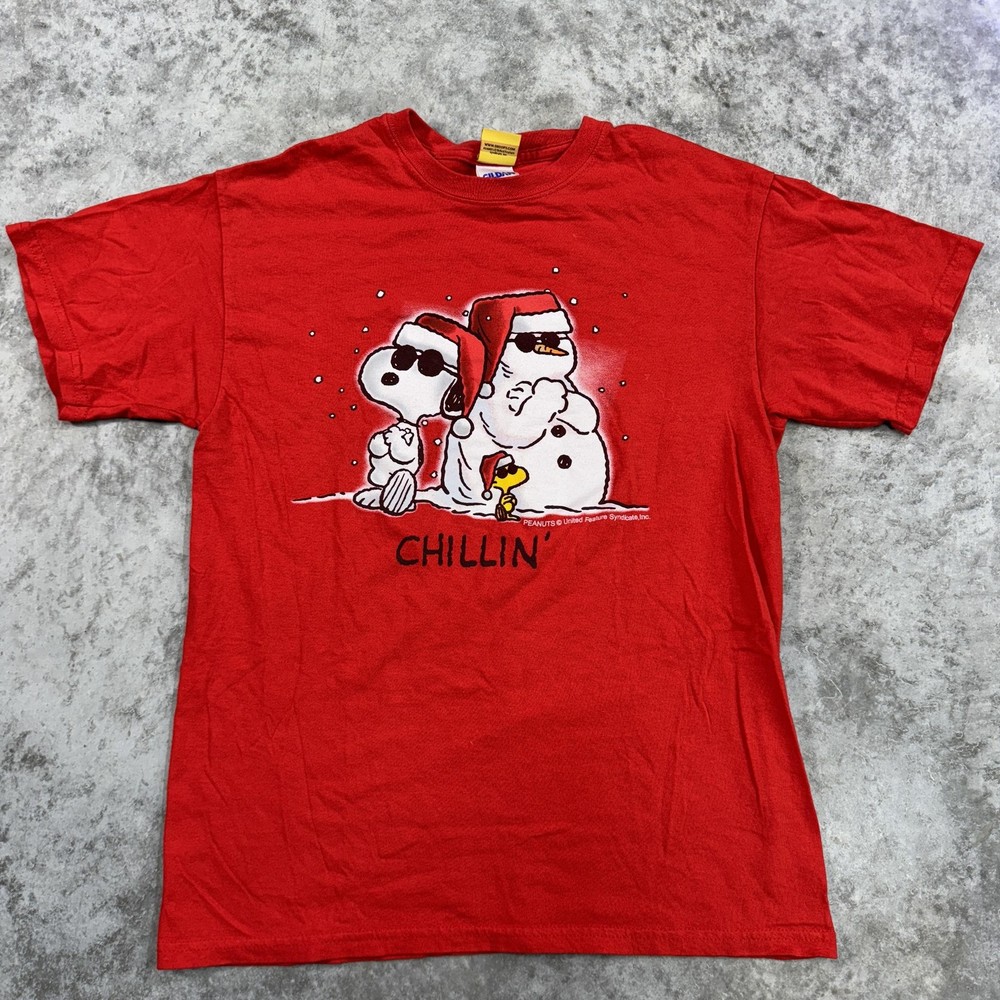 Peanuts Snoopy Shirt Mens Medium Christmas Santa Woodstock Chillin Graphic Tee