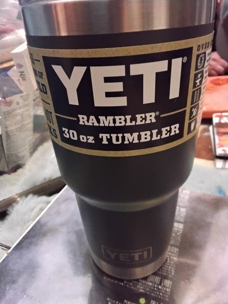 Yeti 30oz Rambler Tumbler with MagSlider Lid New Unused Charcoal Grey