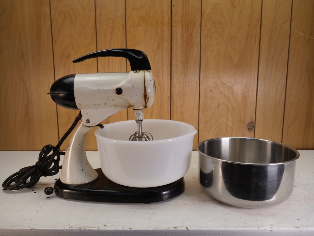 Vintage Sunbeam Mixmaster 10 Speed Kitchen Stand Mixer W/ Bowl & Beaters WORKS