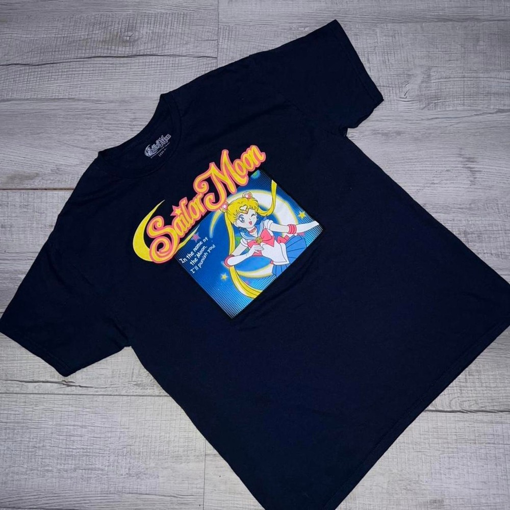 Sailor moon graphic t shirt size