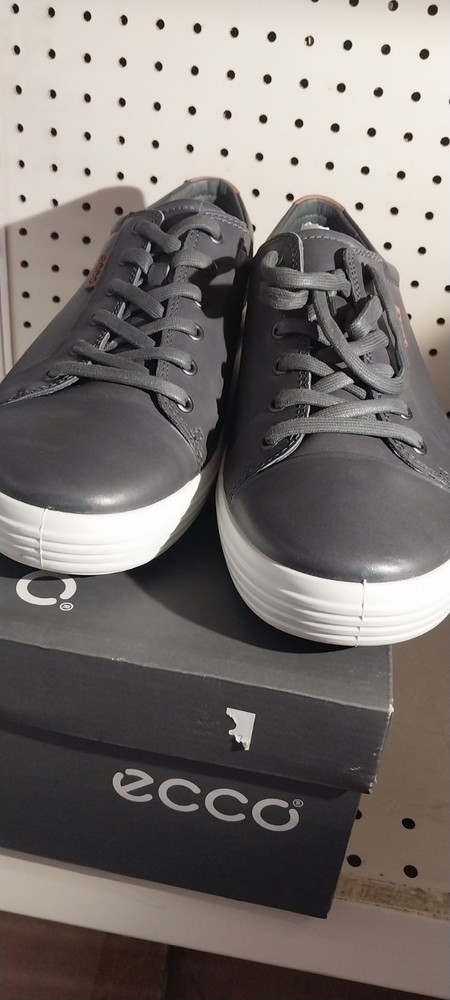 NEW AND BOX MENS ECCO KYLE SNEAKERS SZ 6 -6.5 .
