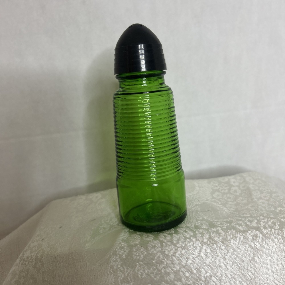 1930's Owens Illinois Forest Green Glass Ribbed Shaker w/ Black Lid ~ 5-1/2