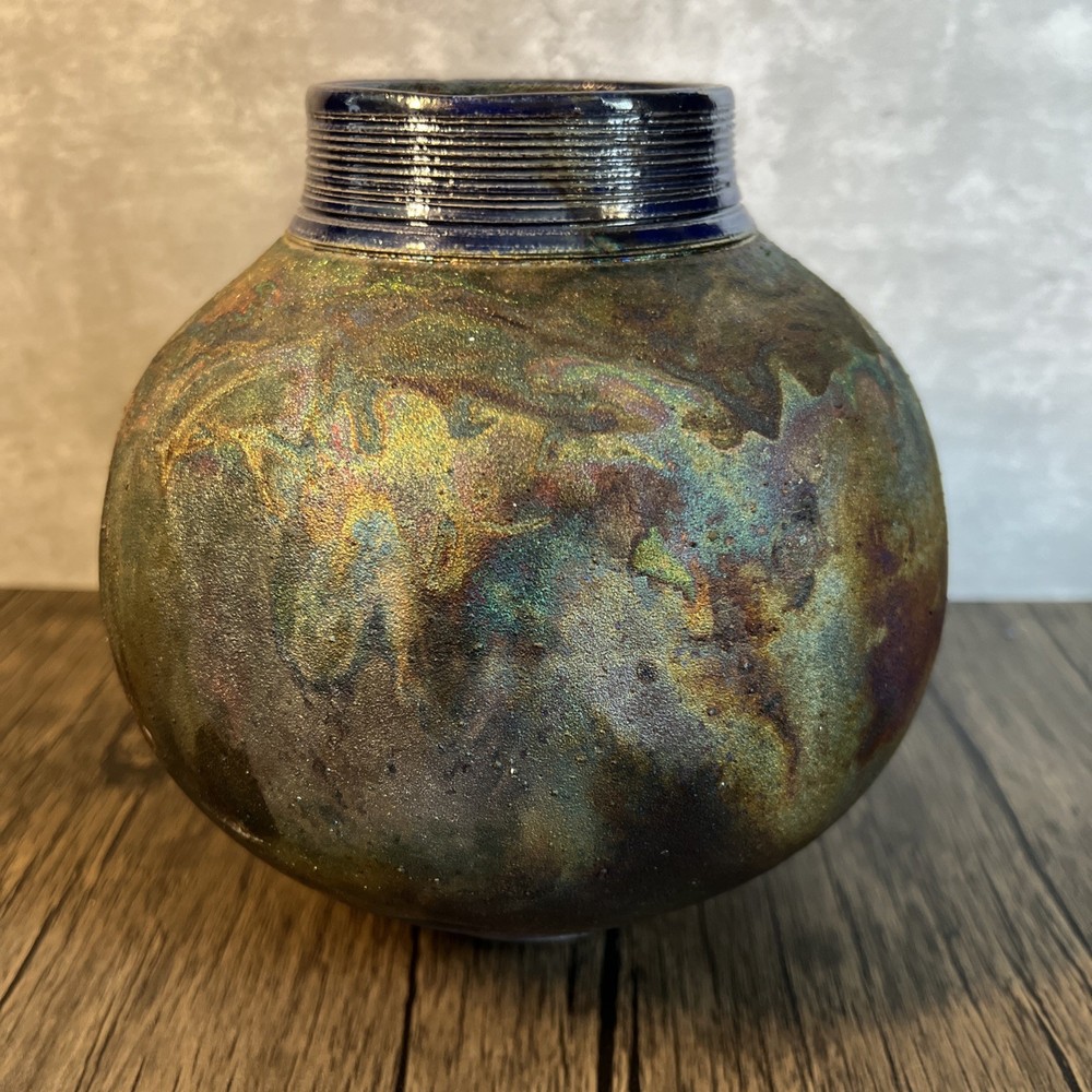 VTG. Raku Pottery Vase Oregon Artist Signed Iridescent Metallic Finish 6.5