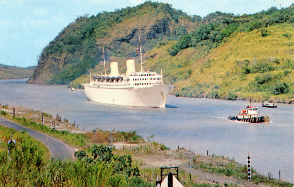 Swedish America Line's GRIPSHOLM of 1957 transiting the Panama Canal  (Card # 2)