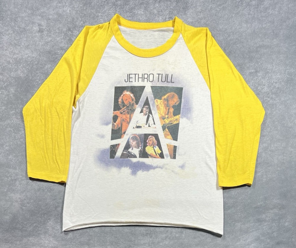 Vintage 1980s JETHRO TULL Band Shirt Size M/L  In Concert Tour ROCK Raglan