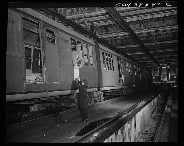 Photo:New York City Subway 1930s Man Passing Note to Train Passenger