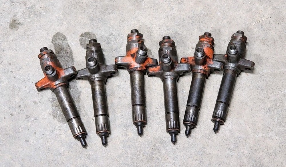 Allis Chalmers 190 XT Diesel Engine Complete Fuel Injector Set