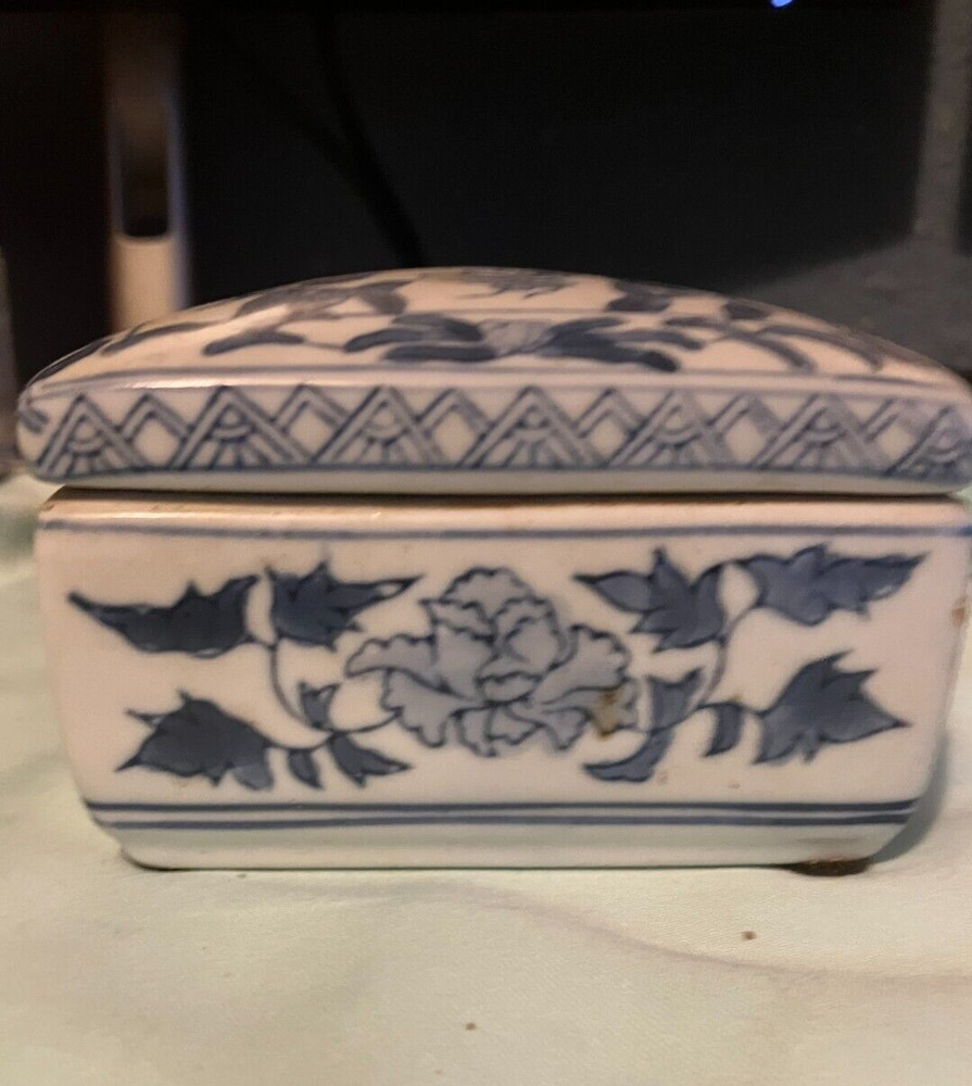 Vintage Chinese Blue & White Porcelain Ceramic Trinket Box w/ Lid