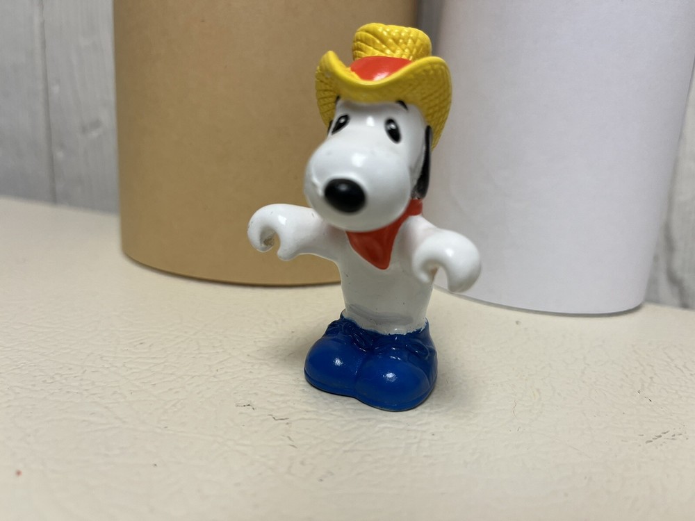 Vintage Snoopy Farmer Peanuts Toy Figure 2.5 Inch Collectible 12/9/24 M