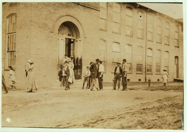 Photo:McComb Mississippi 1911 Delta Cotton Mills Noon Hour Workers