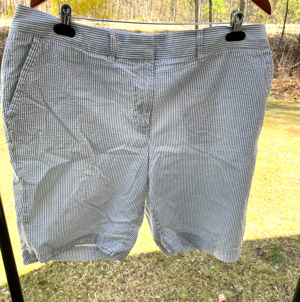 L.L. Bean Women's 16 Favorite Fit Striped Seersucker Bermuda Shorts Barely Worn