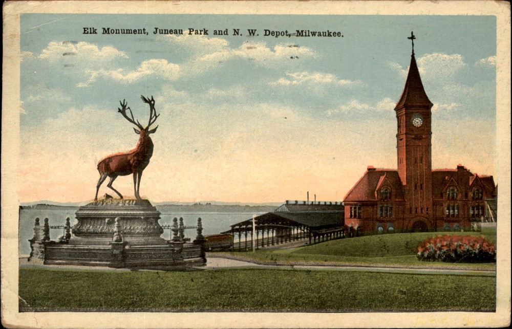 Elk Monument Juneau Park Milwaukee Wisconsin vintage postcard y552