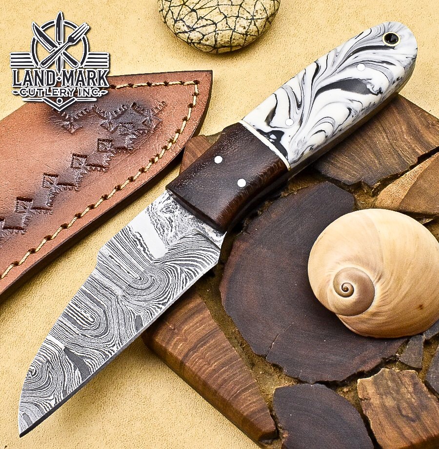 Damascus Steel Hunting Skinner Knife with Rosewood Resin Handle