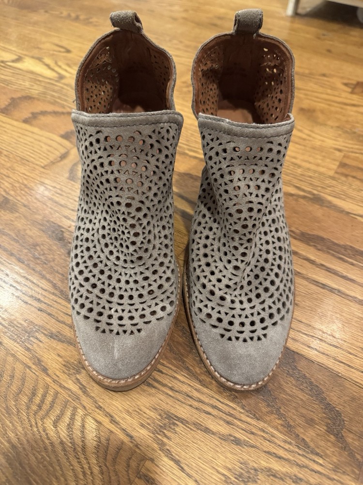Jeffrey Campbell Taggart Taupe Suede Laser Cut Tan Ankle Booties Size 8.5