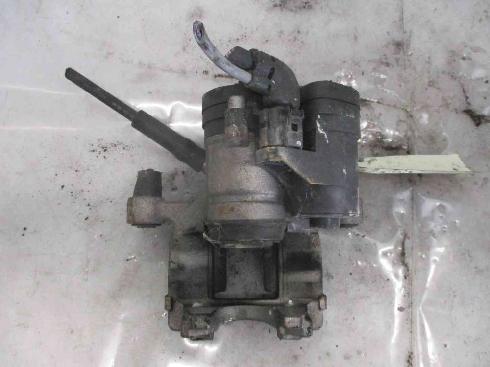 Volkswagen Golf VII 8V0615424E Rear Right Brake Caliper
