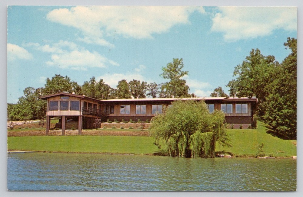Lakewood Inn Battle Creek Michigan Goguac Lake Chrome Postcard