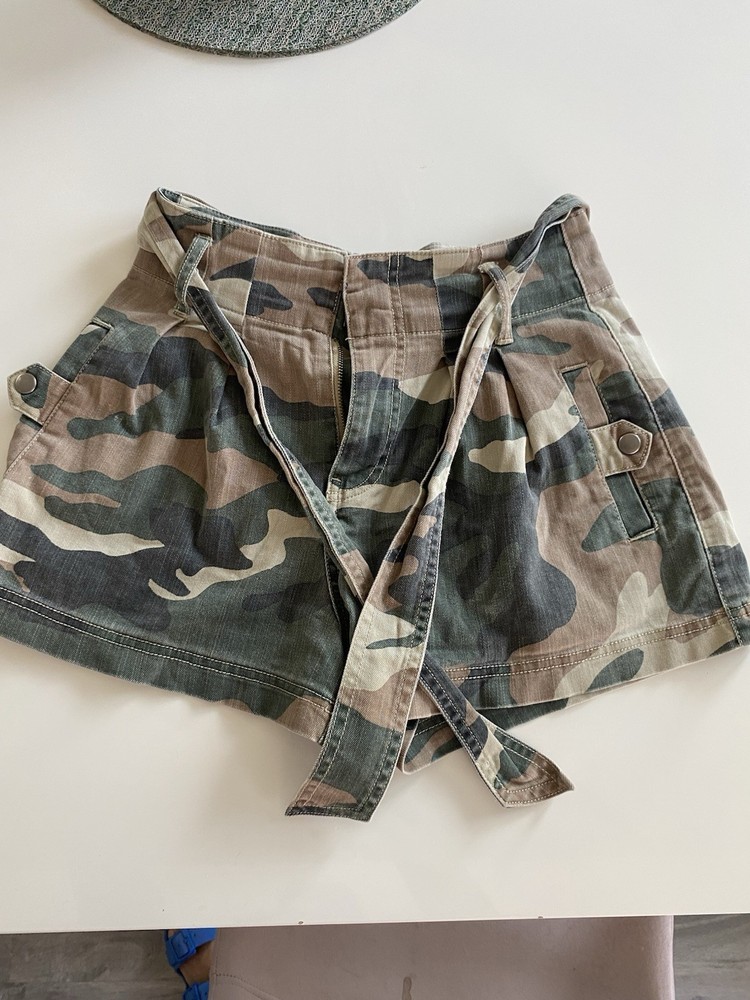 Forever 21 Camouflage Sweat Shorts Size S
