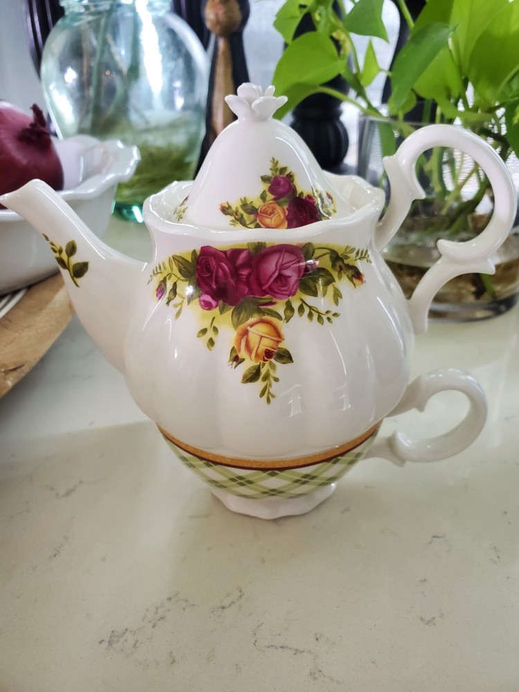 Royal Albert Old Country Roses Individual One Cup Tea Pot w/ Teacup Combo Set.