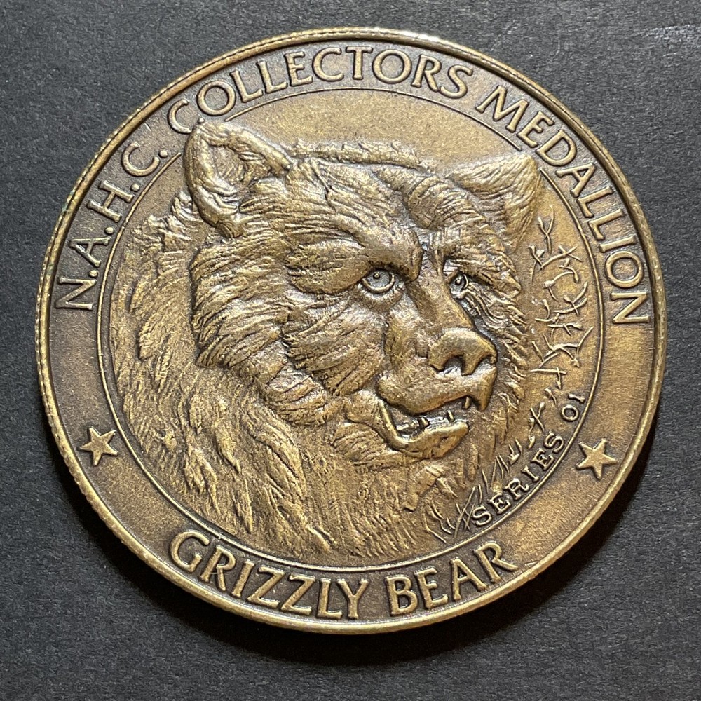 Vintage GRIZZLY BEAR Animal American Hunting Club USA Token Medal Exonumia #03