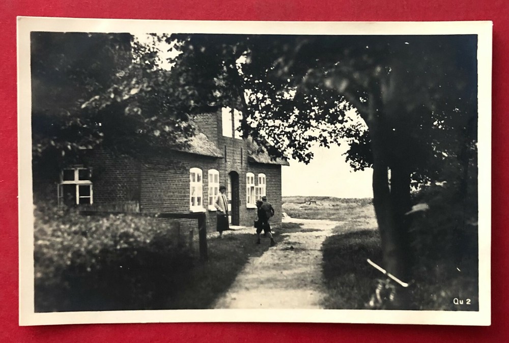 Photo postcard fog on Amrum around 1930 school? with types before (93501