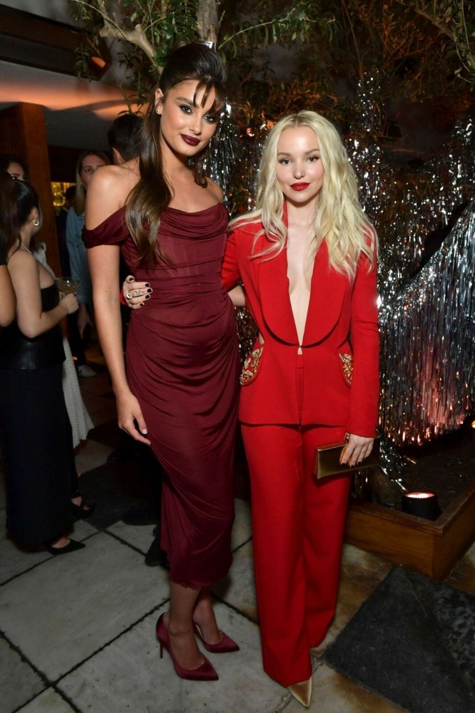 Dove Cameron in a 11