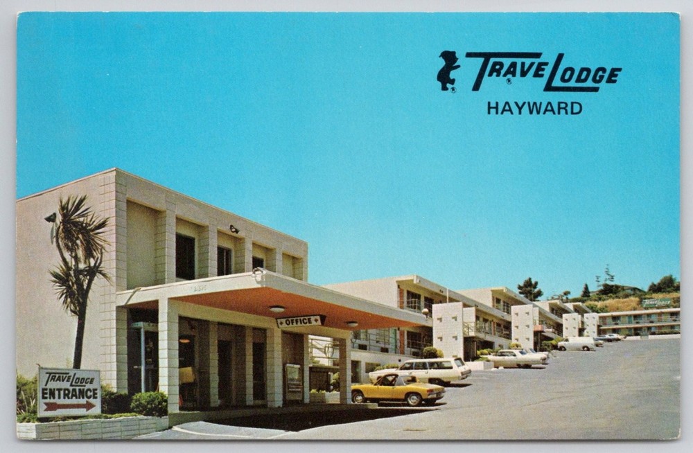 Vintage Travelodge Hayward CA Postcard - Mid-Century Motel Architecture