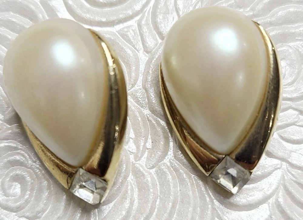 Earrings Clip On Richelieu Faux Pearl Costume Jewelry Signed Gold Tone Vintage