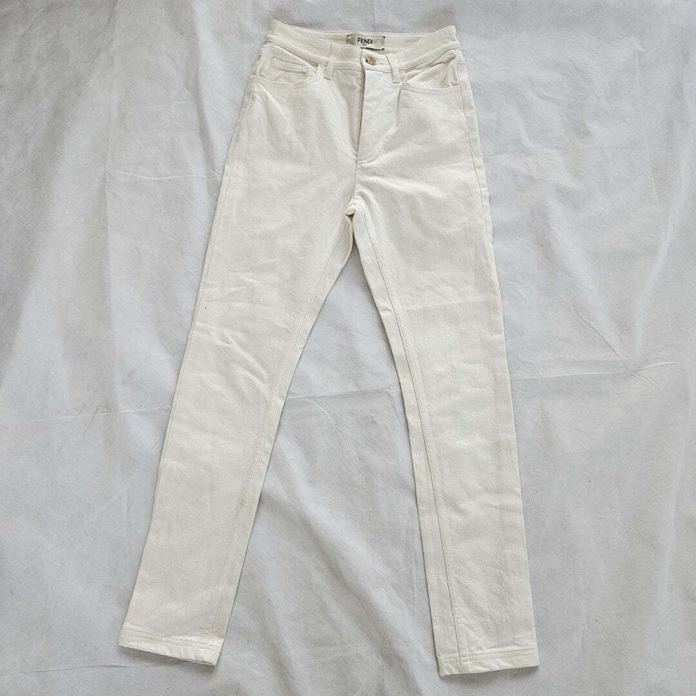 Fendi white sjeans with logo embossed on back pocket