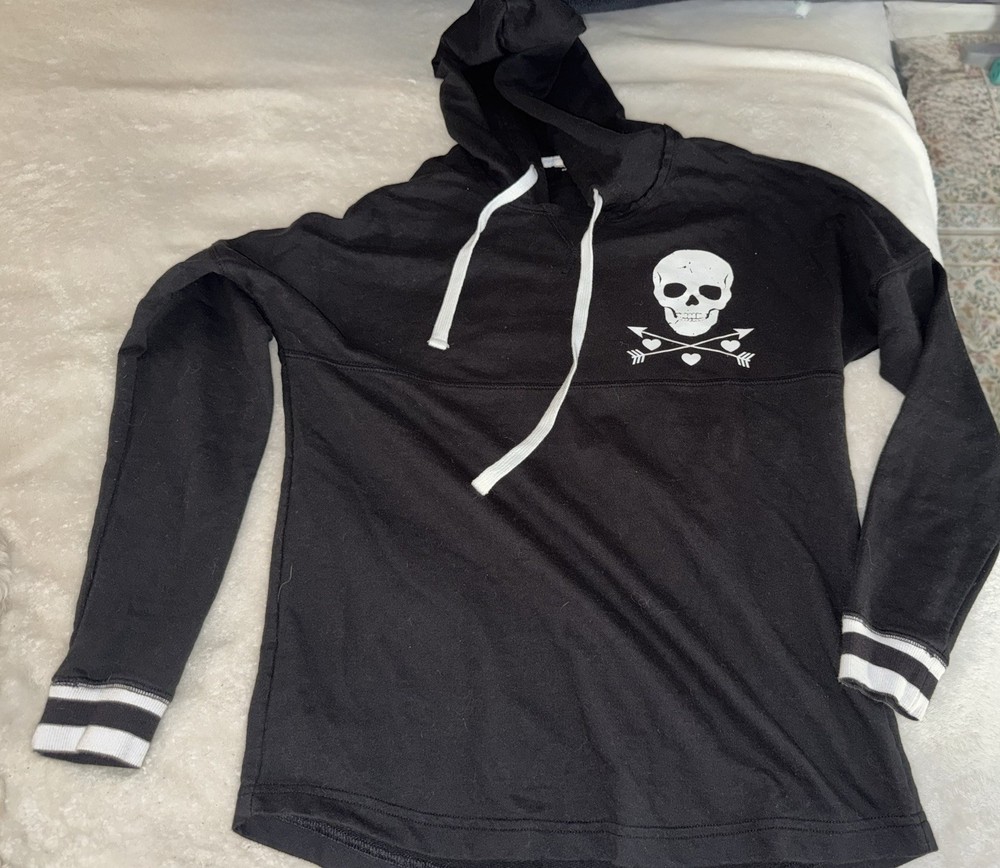 VLONE Black Skull Pullover Hoodie Large White Striped Sleeves Women
