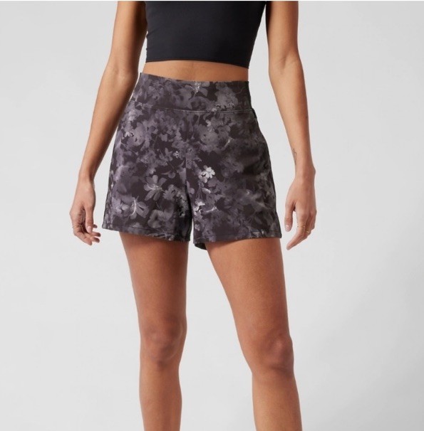 Athleta Womens Sz 12 Brooklyn Floral Gray Printed Shorts Pockets Athleisure Gym