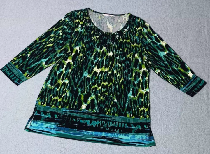 TanJay 3/4 Sleeve Beaded Tunic Blouse Womens Size Large Green Leopard Print